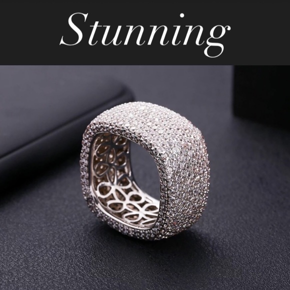 Last One 18kt White Gold Diamond Eternity Band - Picture 2 of 4